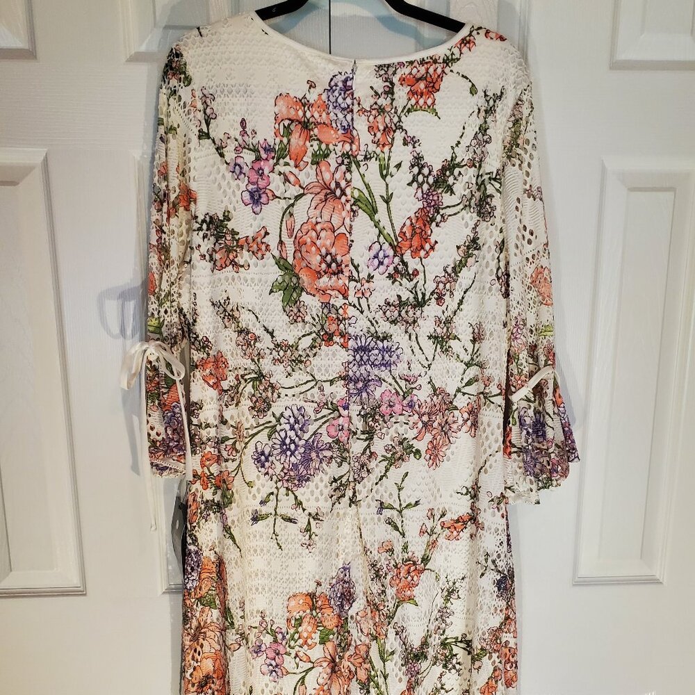 NWT Avenue Floral Crochet Bell Sleeve Sheath Dress Lined Pullover Size 26/28 - Picture 4 of 9